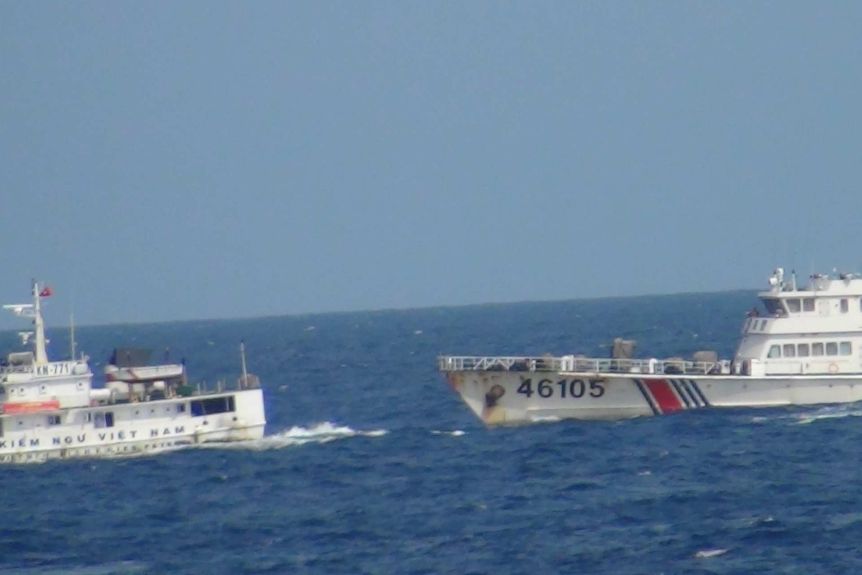 Chinese ship follows Vietnamese coastguard in the South China Sea