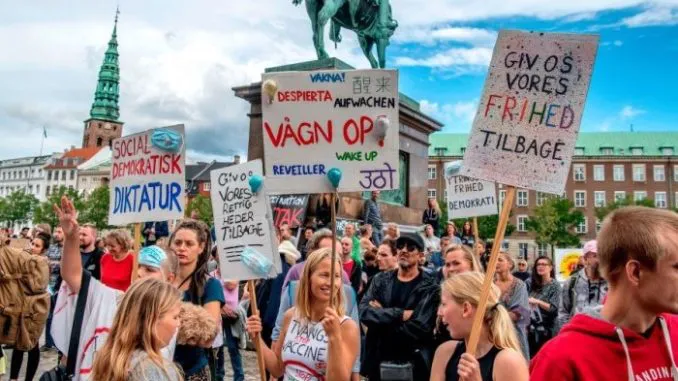 Przymusowe prawo dotyczące szczepień w Danii zniesiono po masowych protestach publicznych 